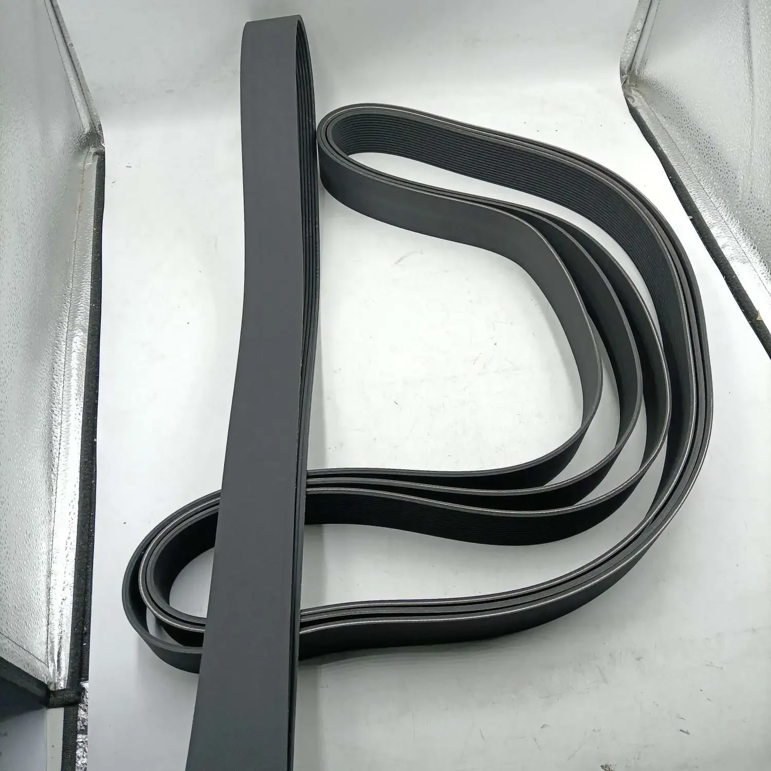 22189039 V-Belt L15-22 Industrial Air Compressor Spare Parts Hot Selling in Stock - Image 2