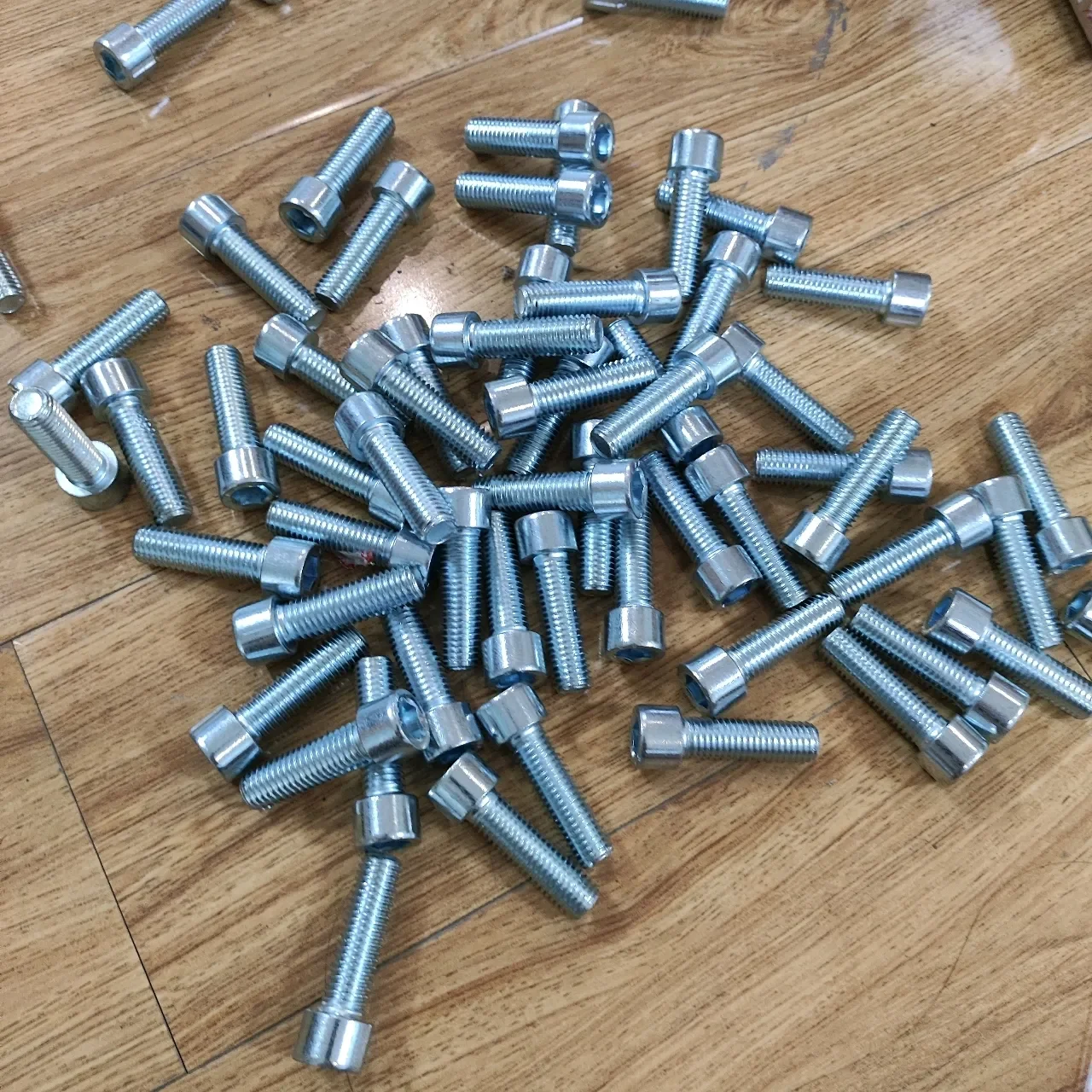 air Compressor Spare Parts A93040870 CYLIND.SCREW High Quality Custom Screws, Non-standard Customization - Image 5