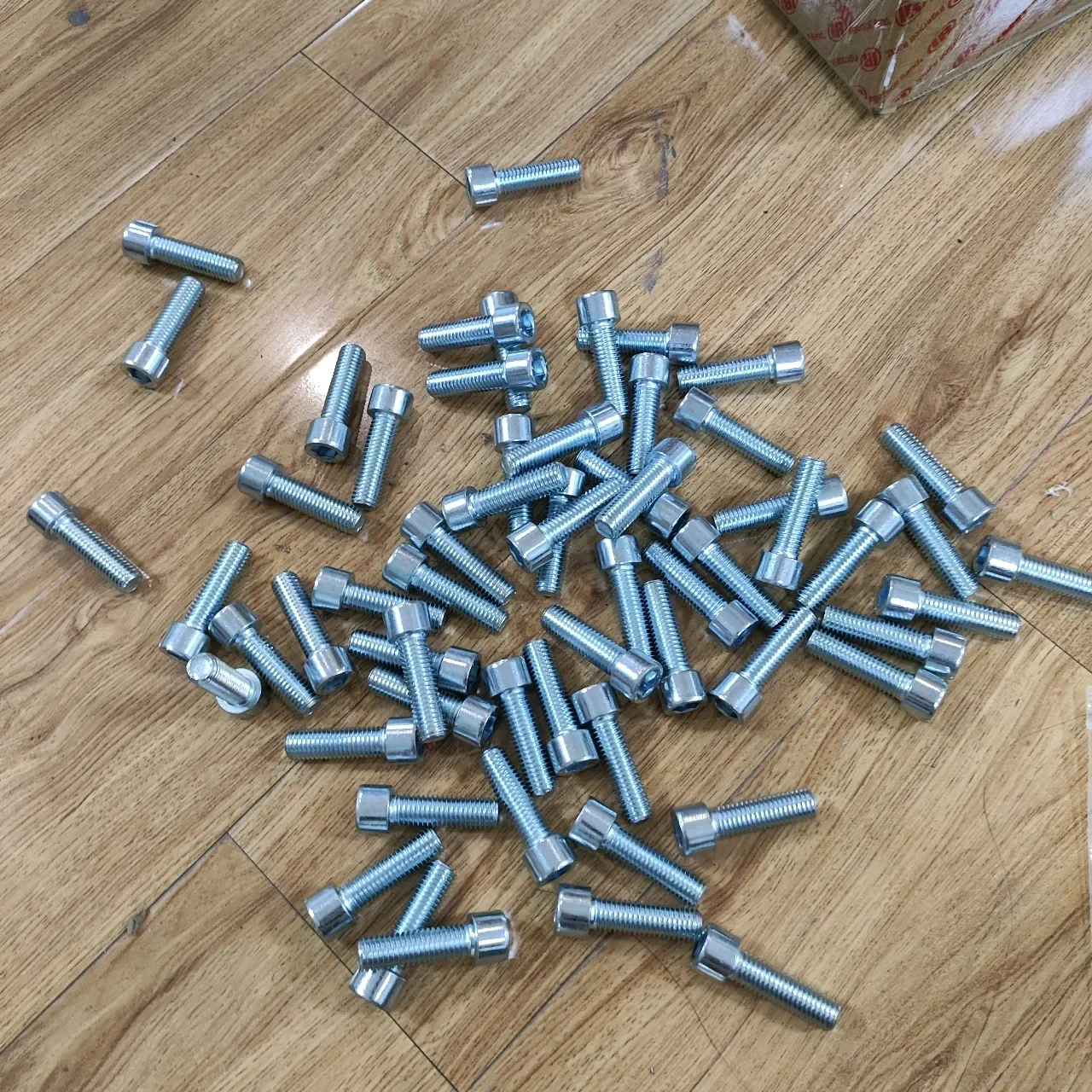 air Compressor Spare Parts A93040870 CYLIND.SCREW High Quality Custom Screws, Non-standard Customization - Image 3