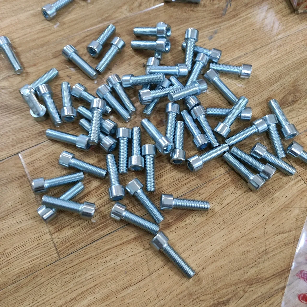 air Compressor Spare Parts A93040870 CYLIND.SCREW High Quality Custom Screws, Non-standard Customization - Image 4