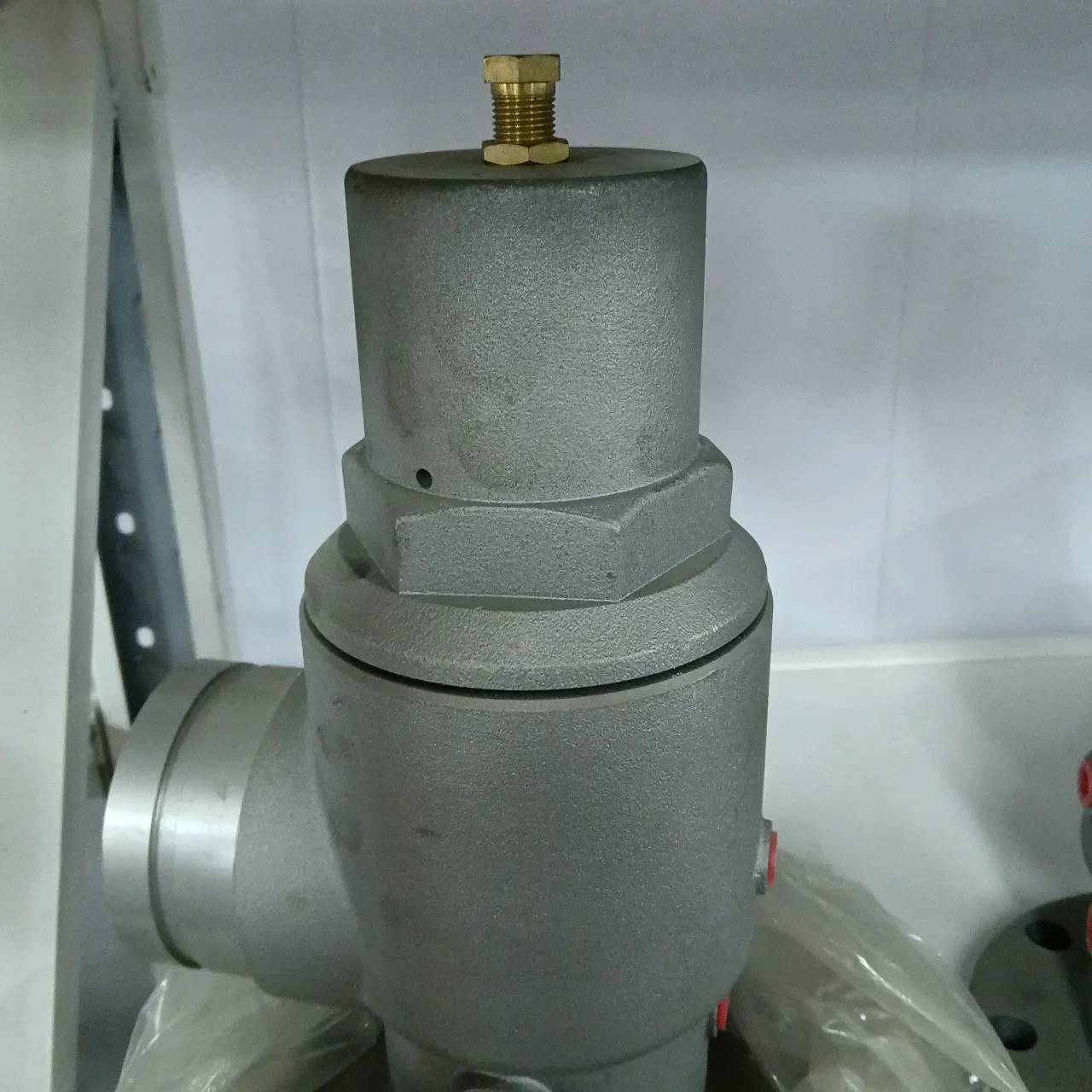 A11513474 =100014900 Minimum Pressure Valve Industrial air Compressor Parts Factory Direct Sales - Image 3