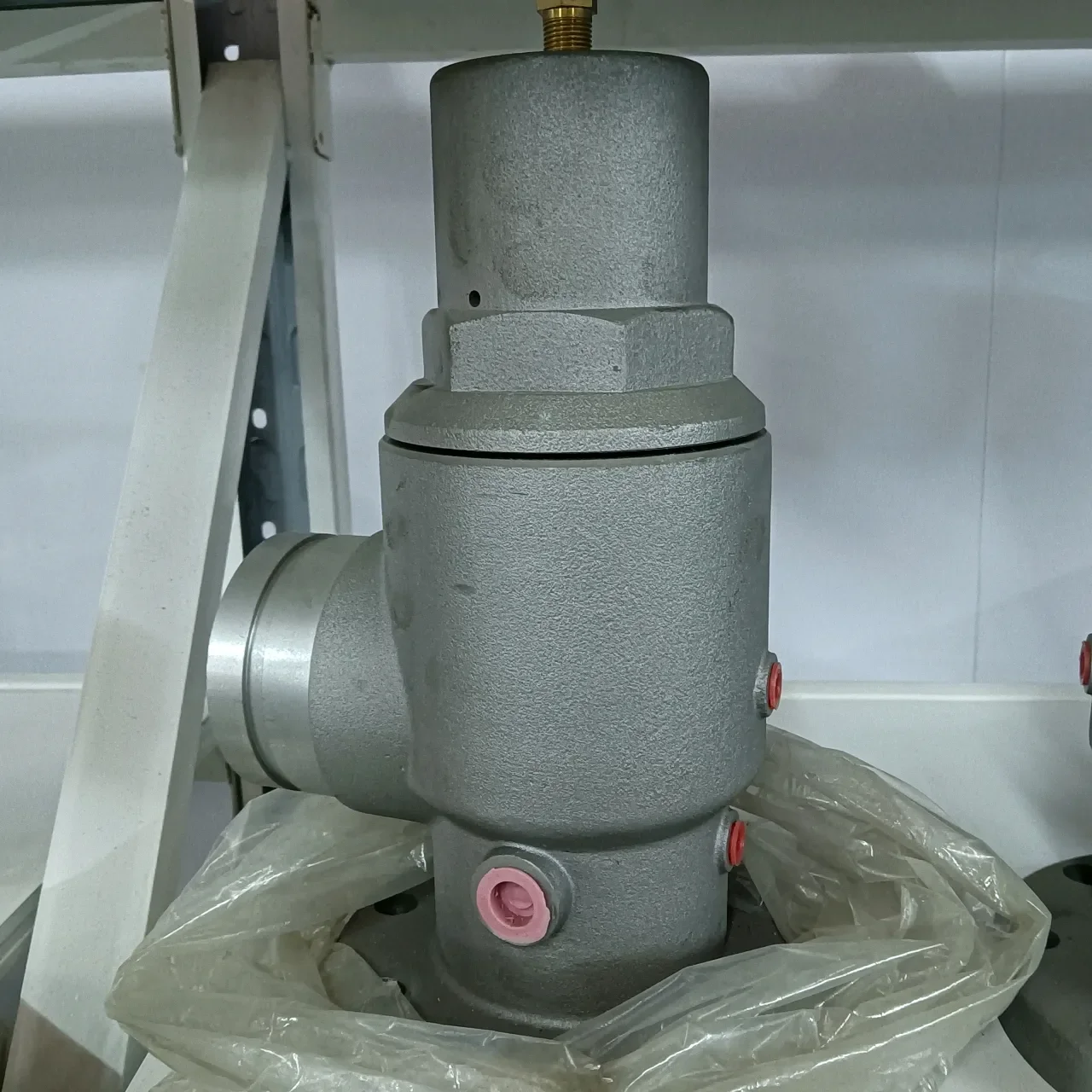 A11513474 =100014900 Minimum Pressure Valve Industrial air Compressor Parts Factory Direct Sales - Image 2